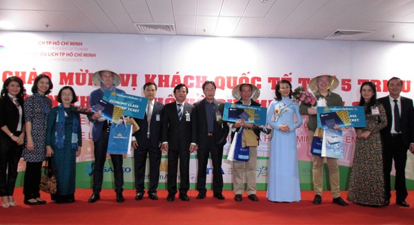 Город Хошимин встретил 5-миллионного иностранного туриста